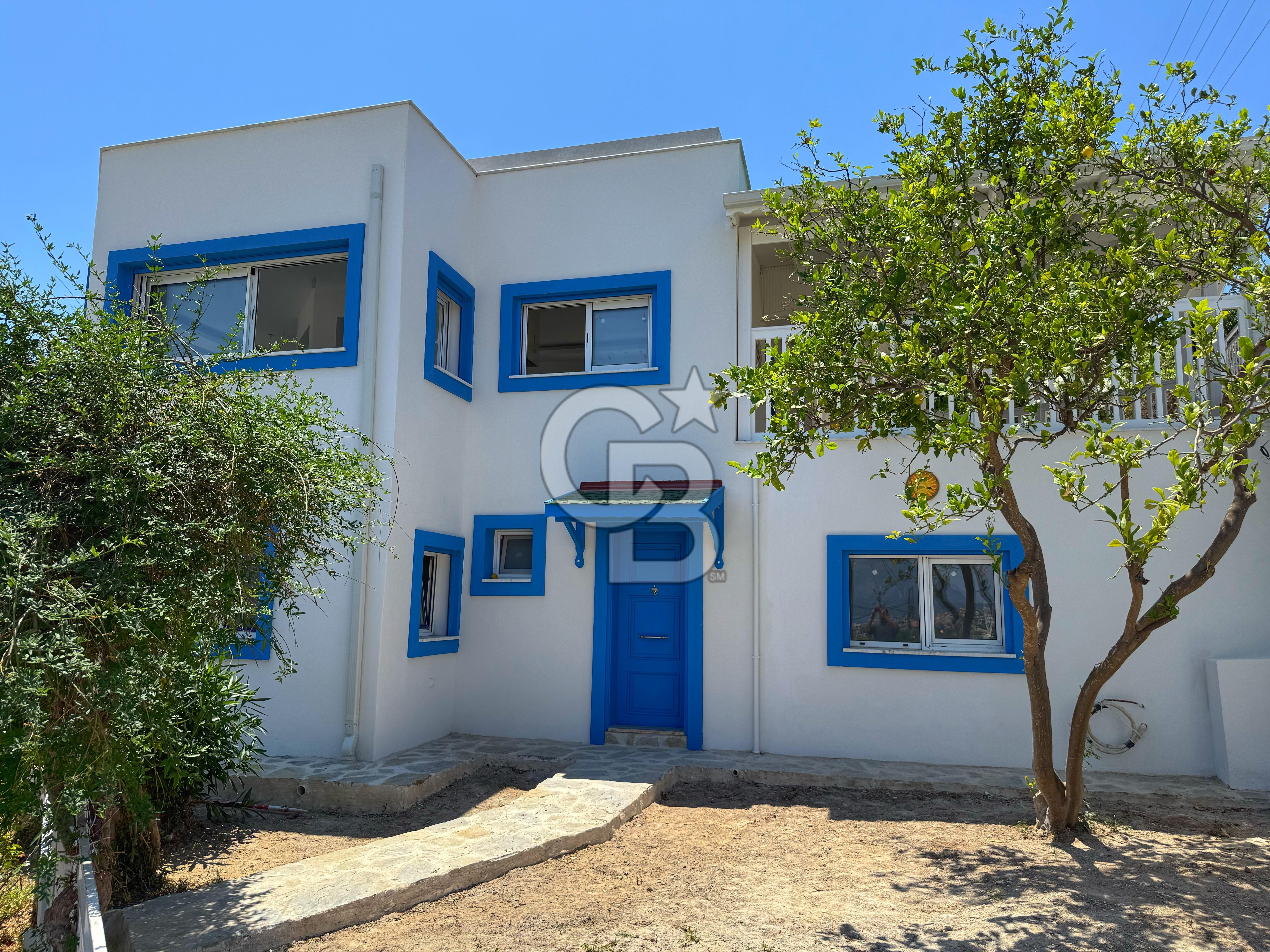 Satılık Deniz Manzaralı Akdeniz tipi villa