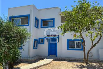 Satılık Deniz Manzaralı Akdeniz tipi villa