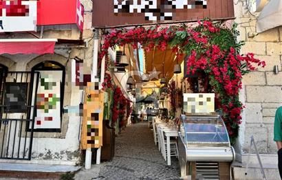 📍 ALAÇATI ÇARŞI’NIN KALBİNDE YATIRIMLIK TAŞINMAZ!