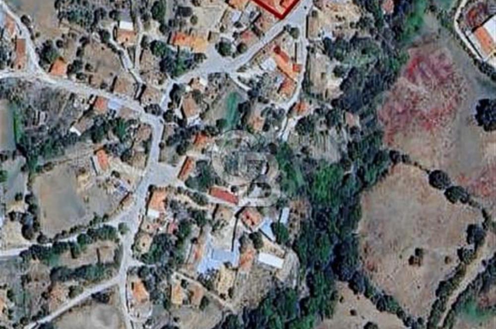 Balikesir Eskimanyas'ta İçinde Ev ve Dukkani olan Satılık Arsa 