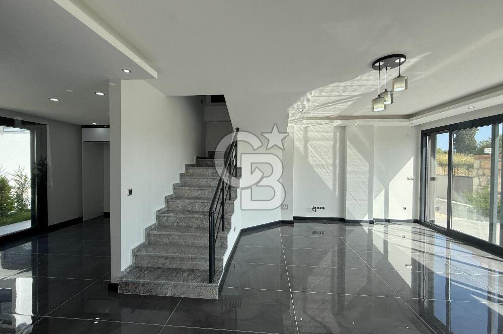 Didim Aykar sitesi yanında Havuzlu sitede 3+1 Dublex Villa