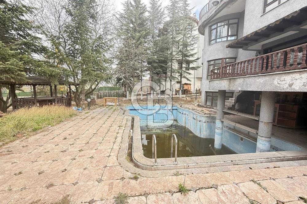 BAĞLUMDA ÇAMLARIN İÇİNDE DAİRE FiYATINA SATILIK HAVUZLU VİLLA