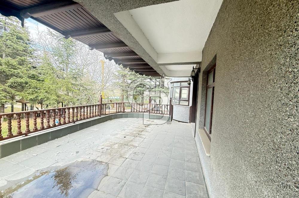 BAĞLUMDA ÇAMLARIN İÇİNDE DAİRE FiYATINA SATILIK HAVUZLU VİLLA