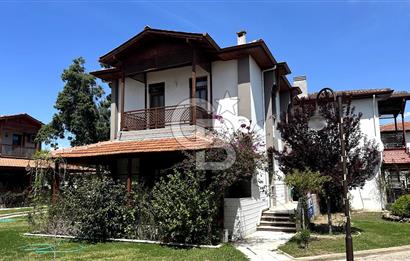 SEFERİHİSAR ÜRKMEZ'DE ERDEM-TUR SİTESİ'NDE SATILIK 3+1 VİLLA