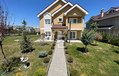 ANADOLU BAHÇEŞEHİR VİLLALARI 1100 m² ARSA İÇERİSİNDE KÖŞE VİLLA