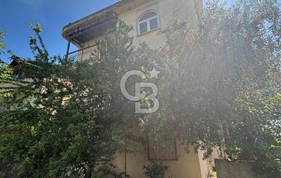 Denize 40 m Komple Satılık Bina - Geniş Bahçeli