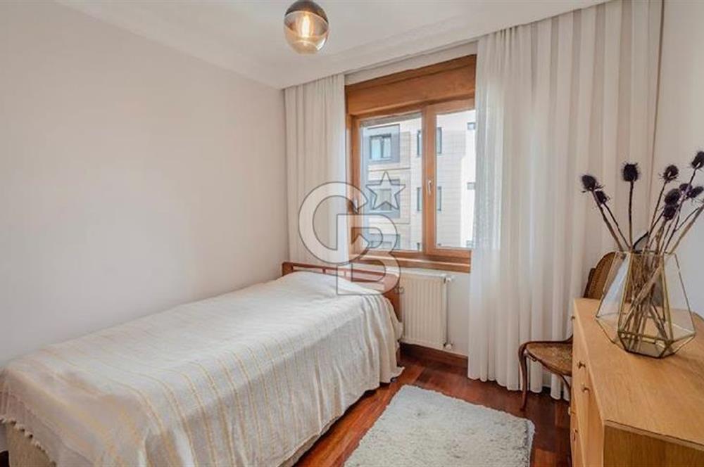 ERENKÖY MERKEZİ KONUMDA EŞYALI KİRALIK 3+1 DAİRE