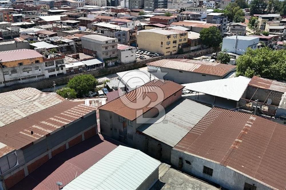 Karabağlar Sanayi de Komple Satılık Bina