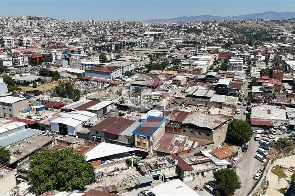 Karabağlar Sanayi de Komple Satılık Bina