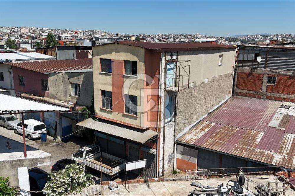 Karabağlar Sanayi de Komple Satılık Bina