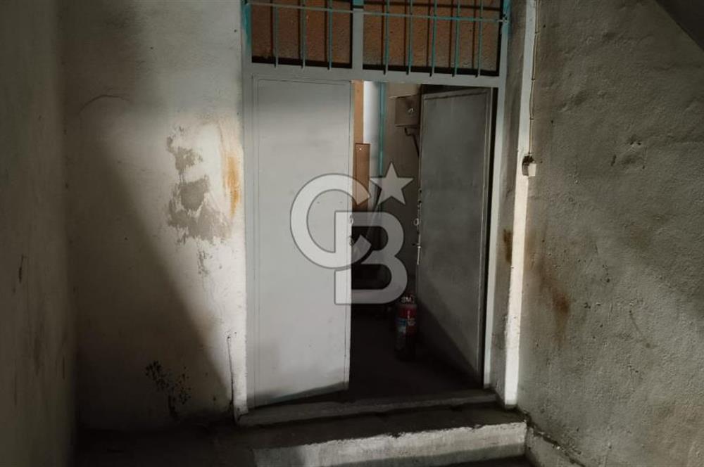 Karabağlar Sanayi de Komple Satılık Bina
