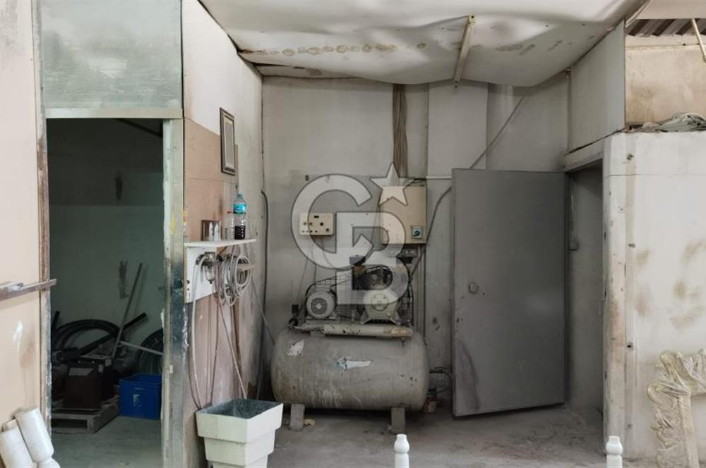 Karabağlar Sanayi de Komple Satılık Bina