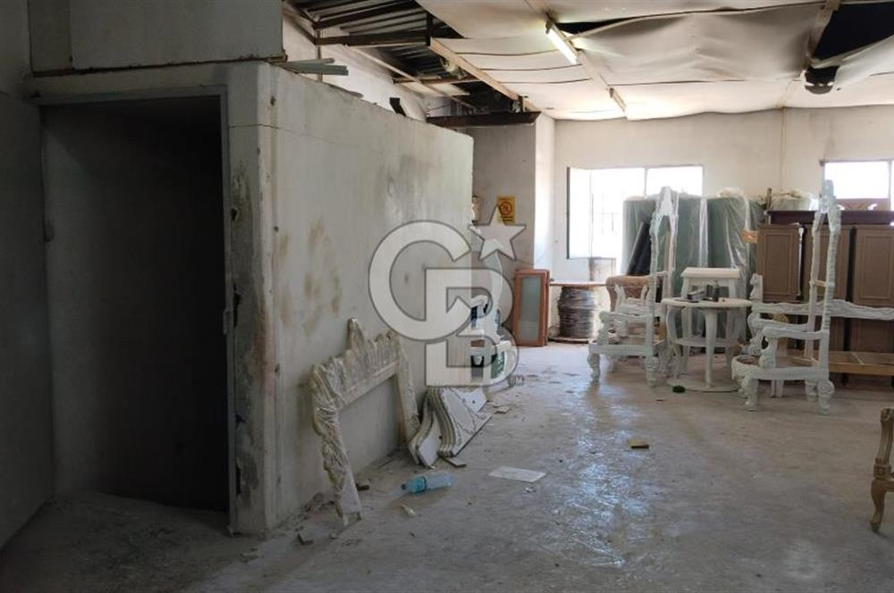 Karabağlar Sanayi de Komple Satılık Bina