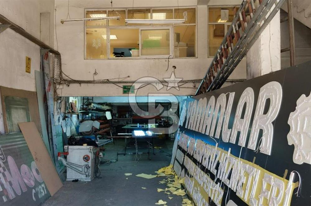 Karabağlar Sanayi de Komple Satılık Bina