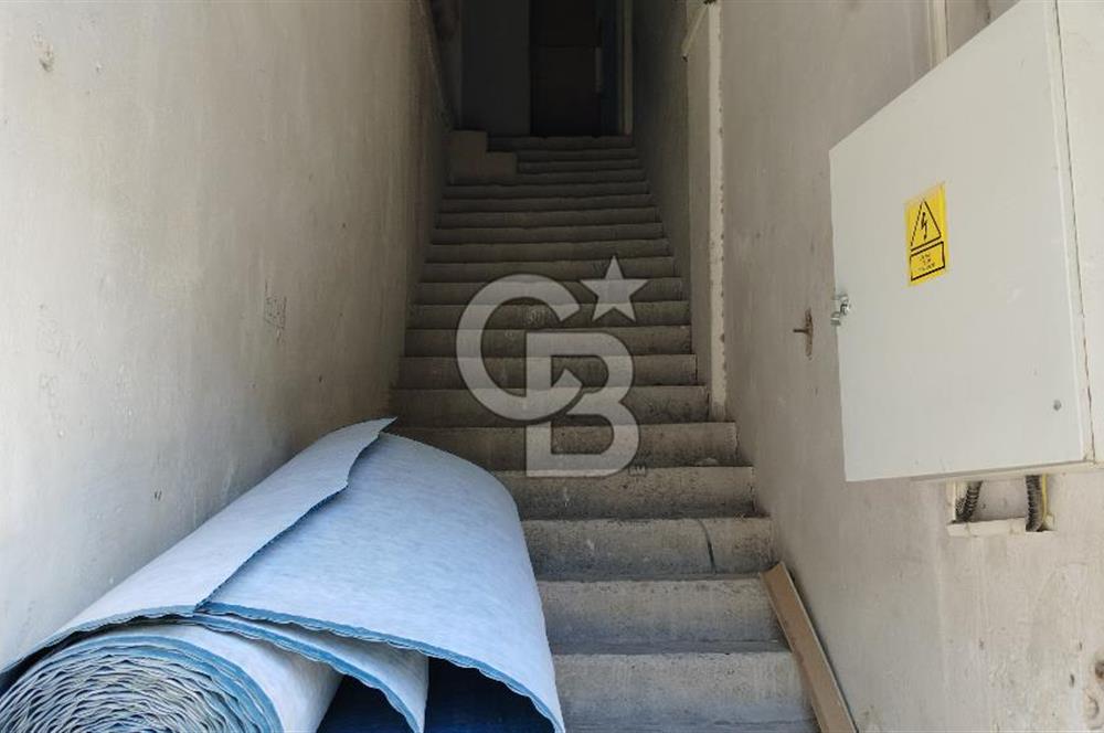 Karabağlar Sanayi de Komple Satılık Bina