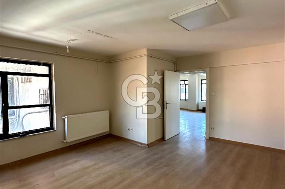 ÜSKÜDAR'DA TABELA DEĞERİ YÜKSEK SATILIK OFİS 