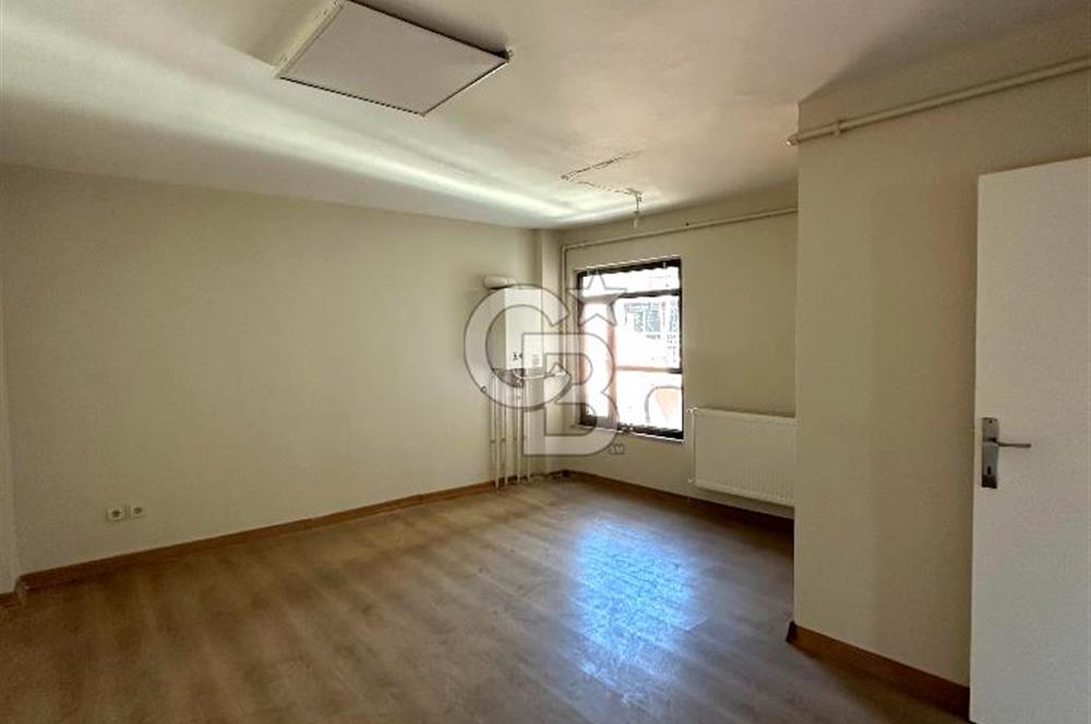 ÜSKÜDAR'DA TABELA DEĞERİ YÜKSEK SATILIK OFİS 