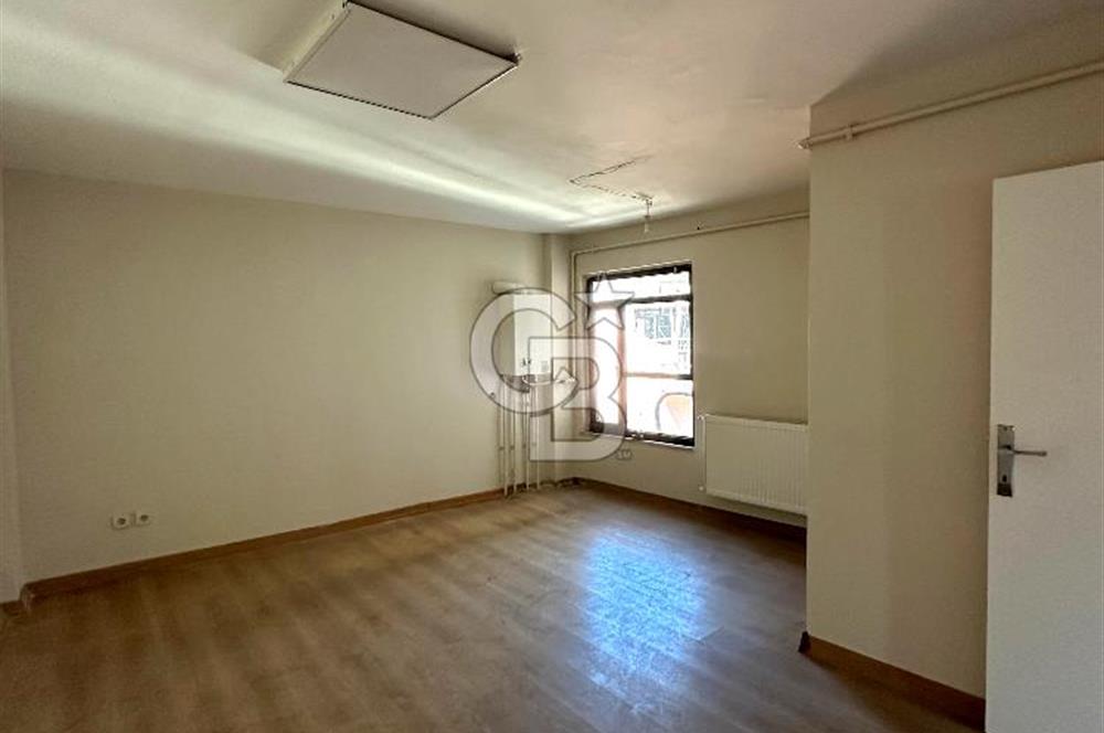 ÜSKÜDAR'DA TABELA DEĞERİ YÜKSEK SATILIK OFİS 