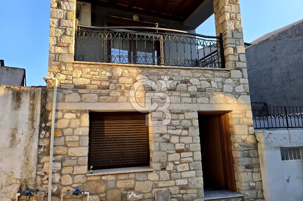URLA YELALTI MAHALLESİN'DE EŞYALI KİRALIK TRİPLEKS VİLLA