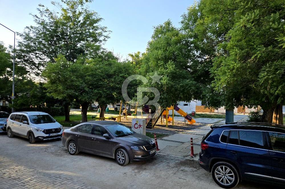 URLA YELALTI MAHALLESİN'DE EŞYALI KİRALIK TRİPLEKS VİLLA