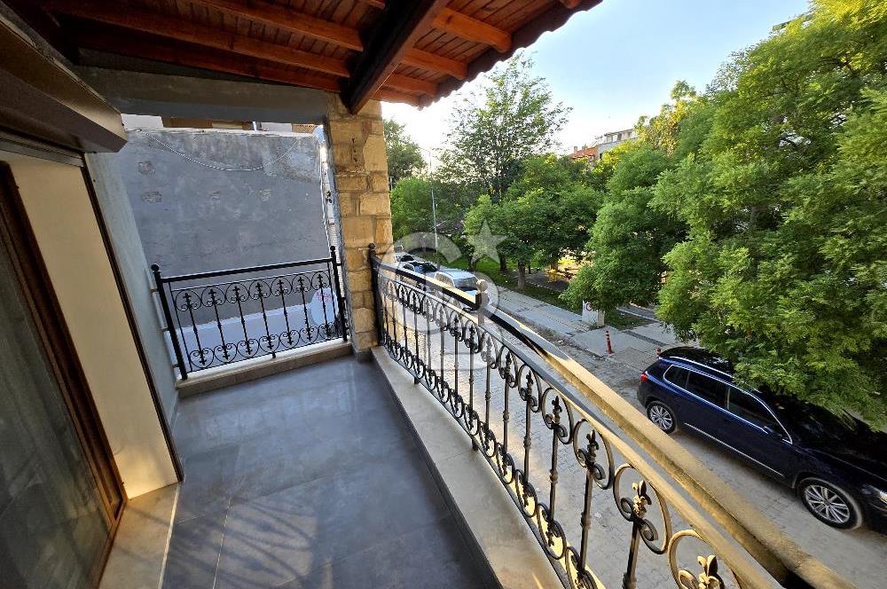 URLA YELALTI MAHALLESİN'DE EŞYALI KİRALIK TRİPLEKS VİLLA