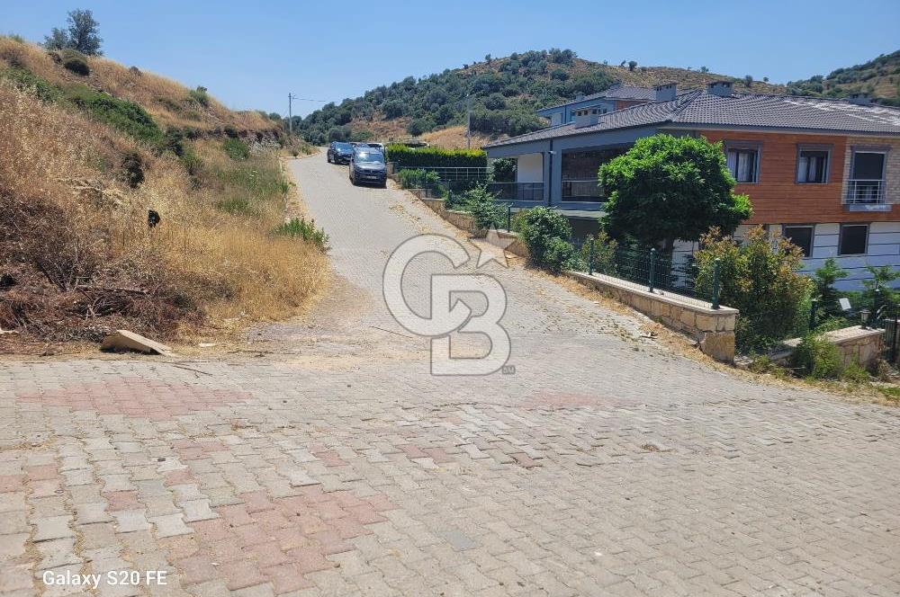 YENİ FOÇA'DA DENİZ MANZARALI MÜSTAKİL 4+2 HAVUZLU TRİPLEKS MÜSTAKİL VİLLA