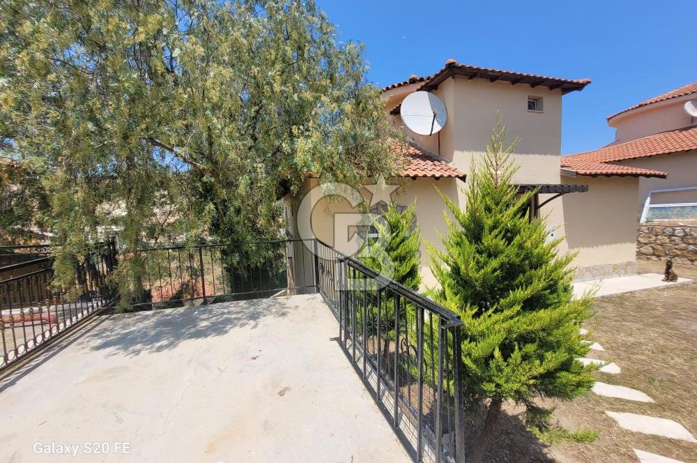 YENİ FOÇA'DA DENİZ MANZARALI MÜSTAKİL 4+2 HAVUZLU TRİPLEKS MÜSTAKİL VİLLA