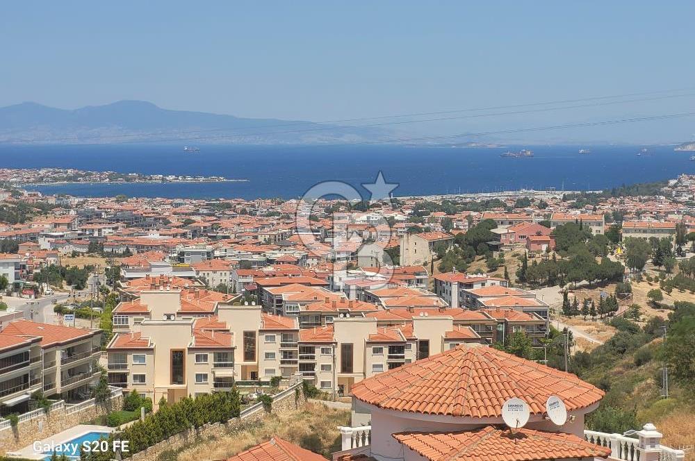 YENİ FOÇA'DA DENİZ MANZARALI MÜSTAKİL 4+2 HAVUZLU TRİPLEKS MÜSTAKİL VİLLA