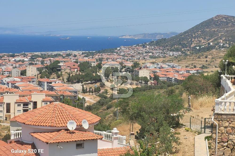 YENİ FOÇA'DA DENİZ MANZARALI MÜSTAKİL 4+2 HAVUZLU TRİPLEKS MÜSTAKİL VİLLA