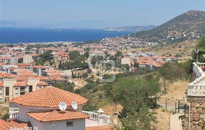 YENİ FOÇA'DA DENİZ MANZARALI MÜSTAKİL 4+2 HAVUZLU TRİPLEKS MÜSTAKİL VİLLA