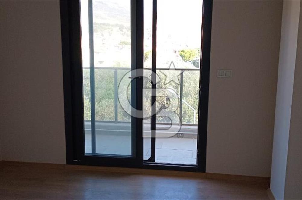 CB iYA'DAN YENİ FOÇA MERKEZDE LÜKS 2+1 KİRALIK DAİRE