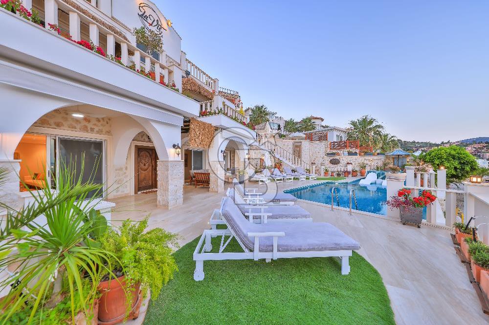 CB GİZ'DEN KAŞ KALKAN KÖMÜRLÜK'DE SATILIK 5+1 LÜKS VİLLA