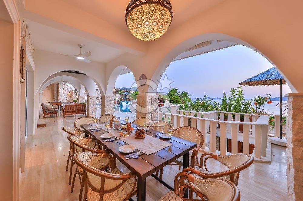 CB GİZ'DEN KAŞ KALKAN KÖMÜRLÜK'DE SATILIK 5+1 LÜKS VİLLA