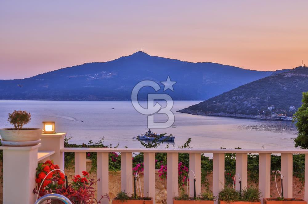 CB GİZ'DEN KAŞ KALKAN KÖMÜRLÜK'DE SATILIK 5+1 LÜKS VİLLA