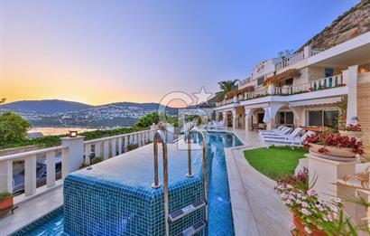 CB GİZ'DEN KAŞ KALKAN KÖMÜRLÜK'DE SATILIK 5+1 LÜKS VİLLA