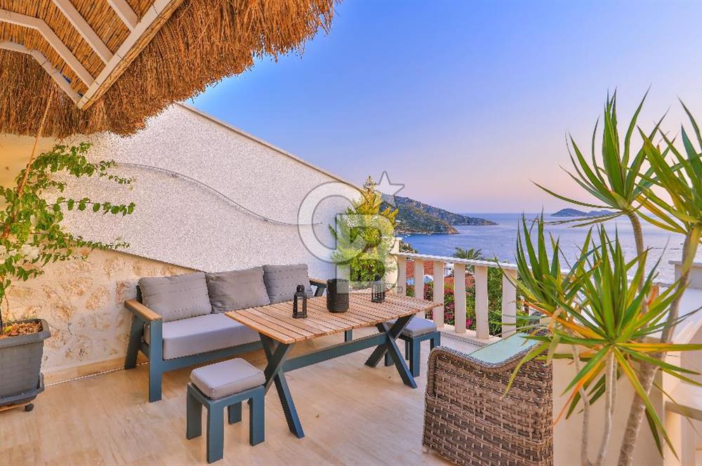 CB GİZ'DEN KAŞ KALKAN KÖMÜRLÜK'DE SATILIK 5+1 LÜKS VİLLA
