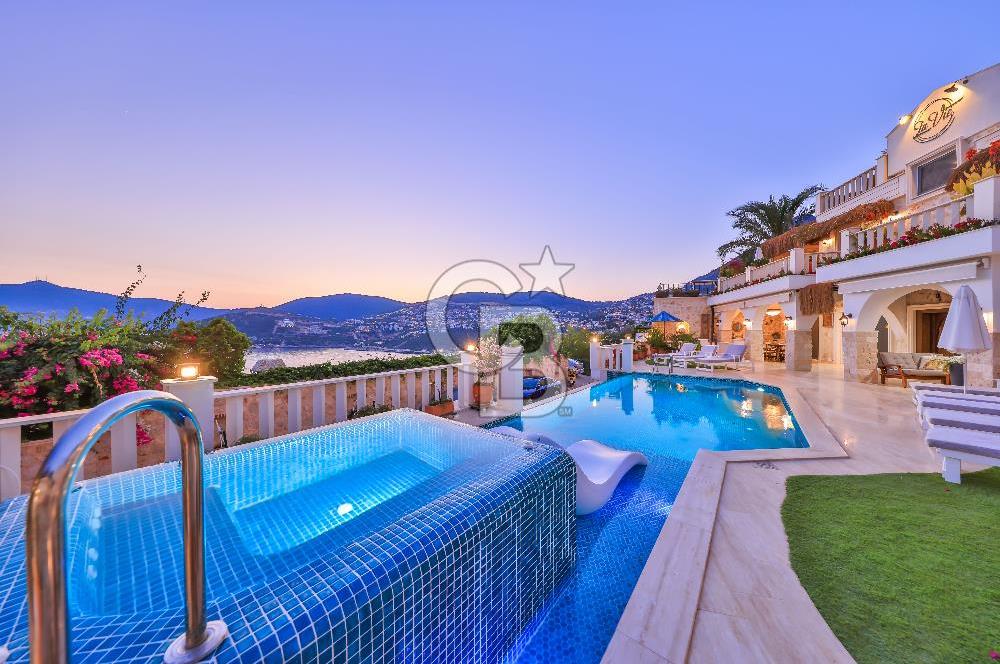 CB GİZ'DEN KAŞ KALKAN KÖMÜRLÜK'DE SATILIK 5+1 LÜKS VİLLA