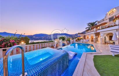 CB GİZ'DEN KAŞ KALKAN KÖMÜRLÜK'DE SATILIK 5+1 LÜKS VİLLA
