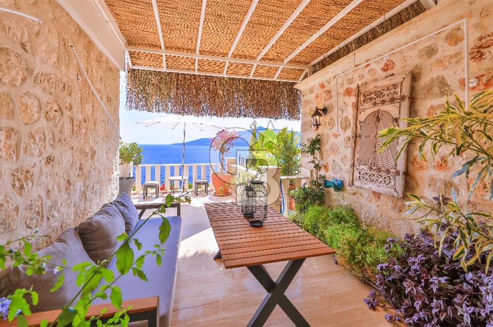 CB GİZ'DEN KAŞ KALKAN KÖMÜRLÜK'DE SATILIK 5+1 LÜKS VİLLA