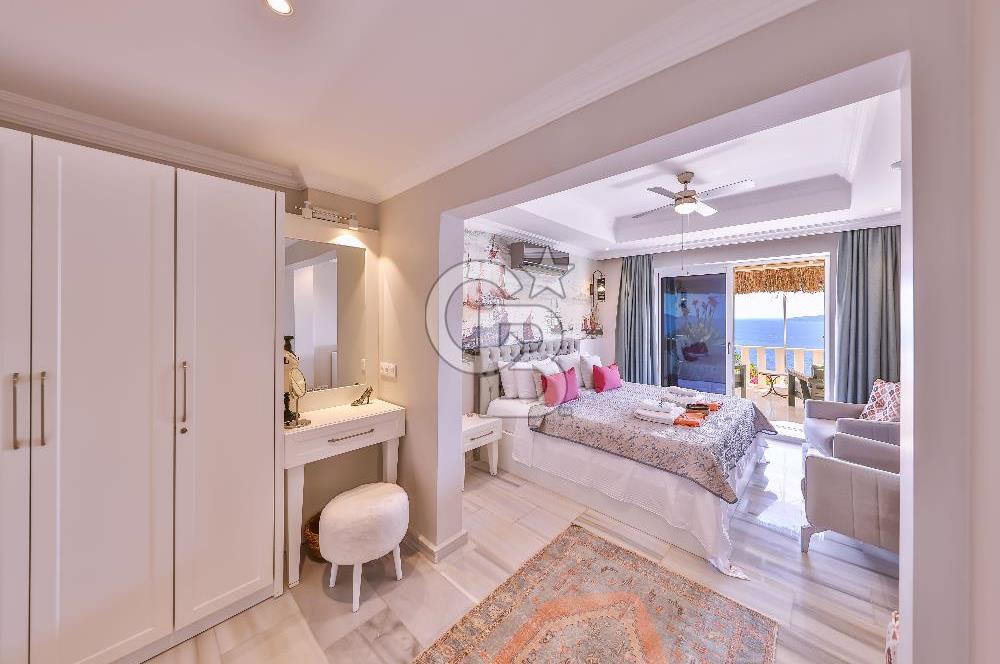 CB GİZ'DEN KAŞ KALKAN KÖMÜRLÜK'DE SATILIK 5+1 LÜKS VİLLA