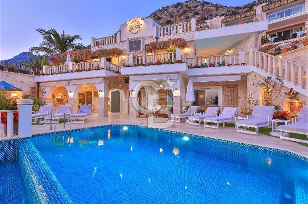 CB GİZ'DEN KAŞ KALKAN KÖMÜRLÜK'DE SATILIK 5+1 LÜKS VİLLA