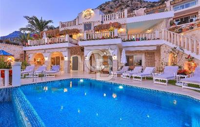 CB GİZ'DEN KAŞ KALKAN KÖMÜRLÜK'DE SATILIK 5+1 LÜKS VİLLA