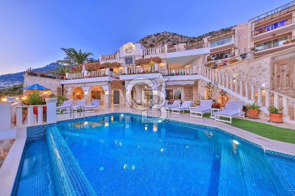 CB GİZ'DEN KAŞ KALKAN KÖMÜRLÜK'DE SATILIK 5+1 LÜKS VİLLA