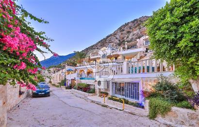 CB GİZ'DEN KAŞ KALKAN KÖMÜRLÜK'DE SATILIK 5+1 LÜKS VİLLA