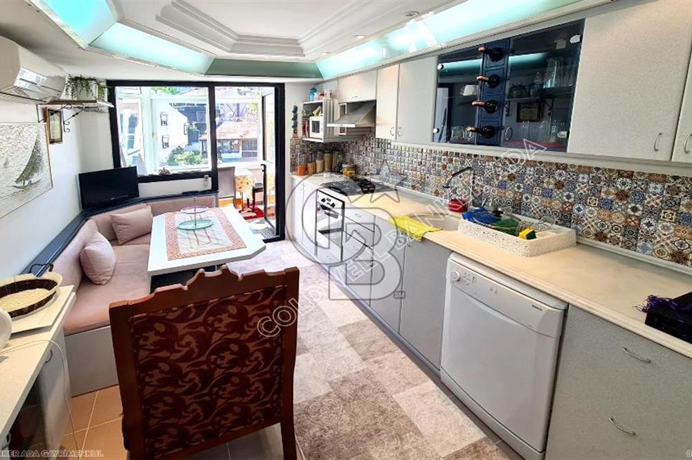 Kuşadası Merkezde Eşyalı Deniz Manzaralı 3+1 Kiralık Daire