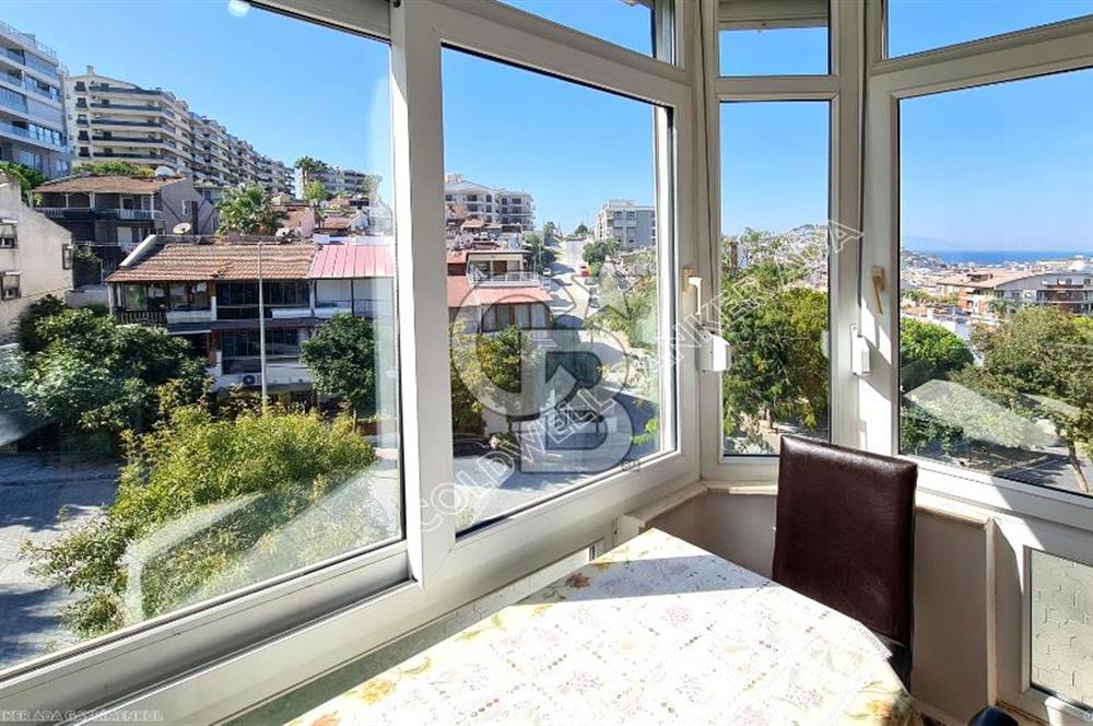 Kuşadası Merkezde Eşyalı Deniz Manzaralı 3+1 Kiralık Daire