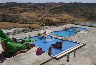 DİYARBAKIR / ÇERMİK’TE EŞSİZ YATIRIM FIRSATI – 20 DÖNÜM ARSA ÜZERİNDE HAMAM VE AQUAPARK