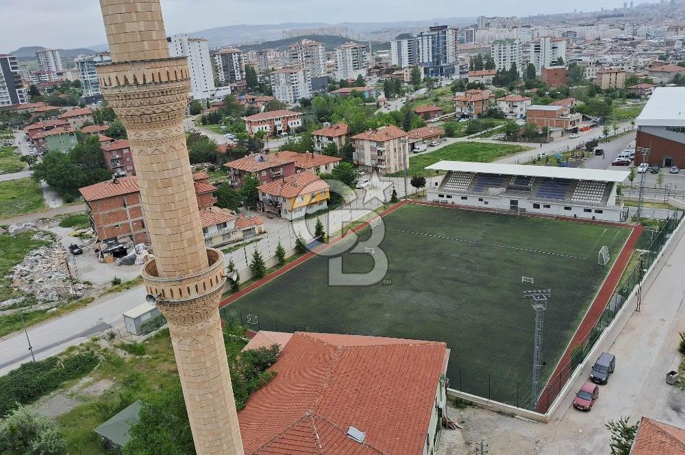 GÜNEŞEVLER DE CADDE ÜZERİNDE HER KAT VE CEPHEDE 3+1 SATILIK DAİRELER