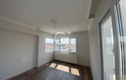 Girne Bulvarı Üzerinde Satılık 2+1 Tadilatlı Asansörlü Daire