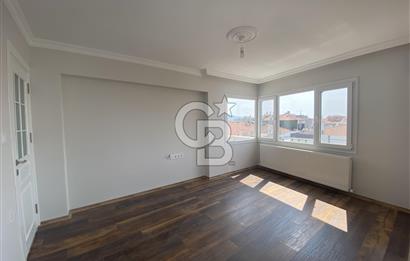 Girne Bulvarı Üzerinde Satılık 2+1 Tadilatlı Asansörlü Daire